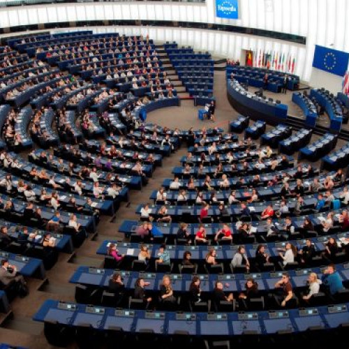 Preocupările tinerilor din statele UE: costul vieții, securitate, apărare și expunerea la dezinformare