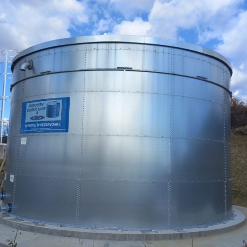 Probleme cu apa la Secția Dumitrești a Spitalului Dumbrăveni / Crucea Roșie a donat 13 tone de apă potabilă până la remedierea situației