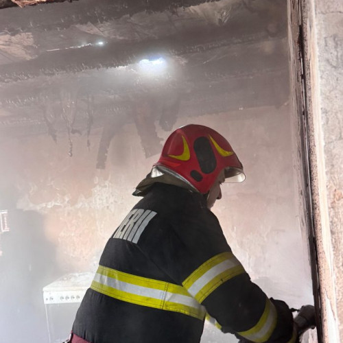 Incendiu la o casă cu etaj din Bârsești
