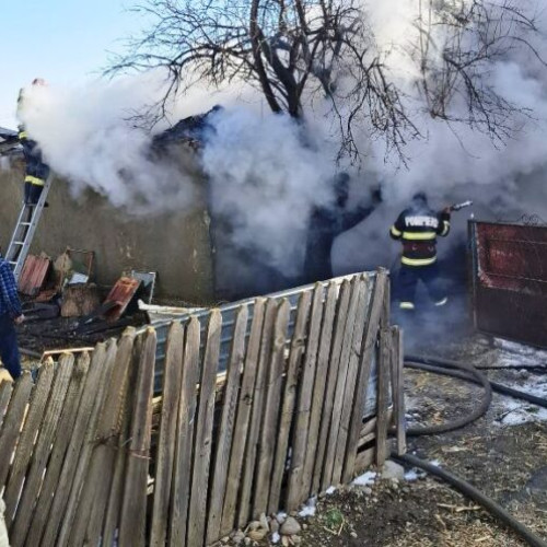 Incendiu devastator în Odobești, cu persoane evacuate