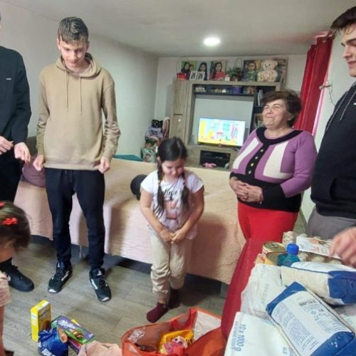 Tineri din Focșani aduc bucurie celor aflate în nevoie