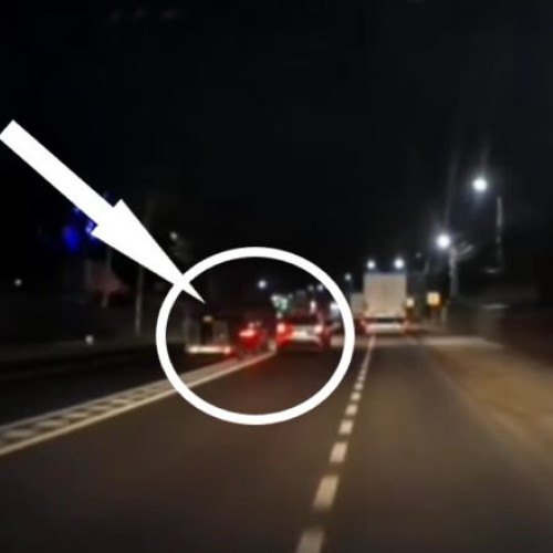 Doi șoferi surprinși în trafic într-o confruntare periculoasă