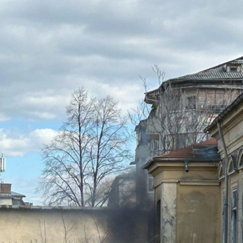 Incendiu stins rapid la o clădire dezafectată din Focșani