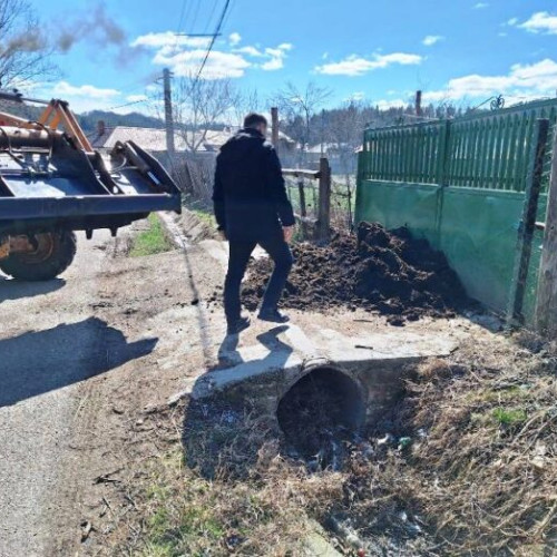 Primarul din Soveja ia măsuri împotriva aruncării gunoiului de grajd