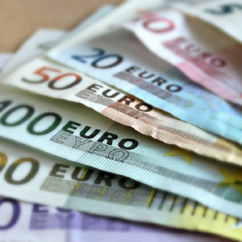 Devalorizare semnificativă a leului în raport cu euro