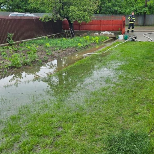 Pompierii din Vrancea intervin după precipitații abundente