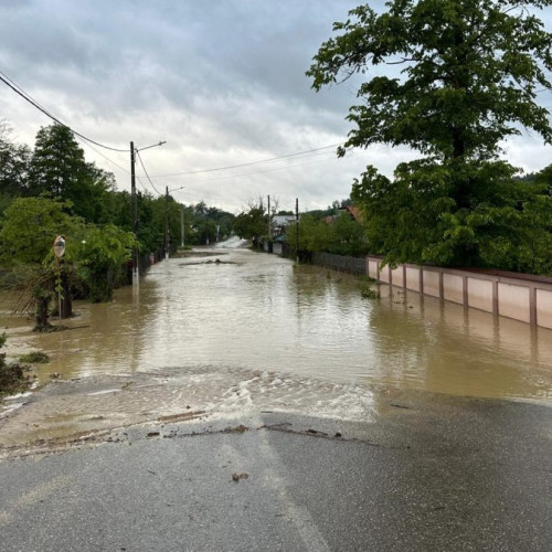 Drumuri închise în urma precipitațiilor din Vrancea