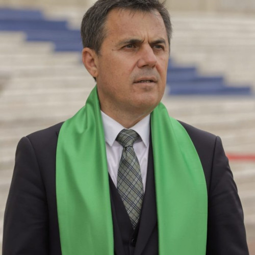 Fostul deputat Ion Ștefan, din Vrancea, a avut o intervenție medicală de urgență după-amiaza aceasta, potrivit vrancea24.ro. Se pare că politicianul s-a simțit rău în timpul petrecut acasă, din Focșani, și a suferit un accident vascular cerebral.
