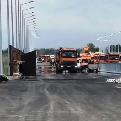 Compania UMB, liderul construcțiilor rutiere din România, a anunțat vineri că vrea să se retragă din două proiecte importante pentru autostrada &quot;Unirii&quot; A8, potrivit jurnaldevrancea.ro. Decizia a fost transmisă oficial Companiei Naționale de Investiții Rutiere (CNIR), care răspunde de cele mai mari proiecte de infrastructură.