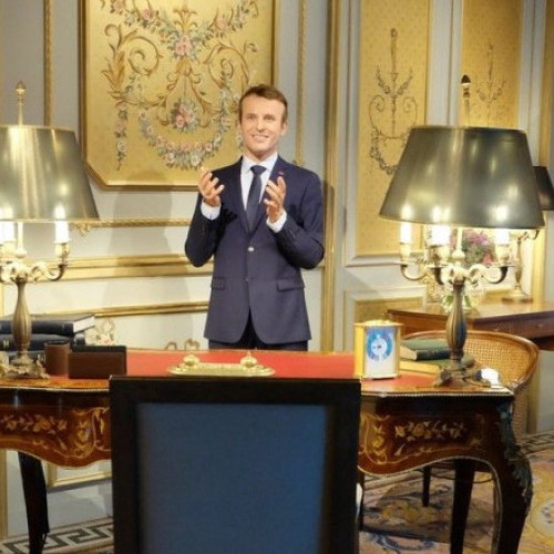 Statuia de ceara a lui Emmanuel Macron, furată de activiști Greenpeace