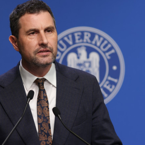 România va continua discuțiile cu Uniunea Europeană pentru a satisface ținta de deficit de 7%, anunță ministrul de Finanțe, Tánczos Barna. Potrivit acestuia, Comisia Europeană va decide miercuri, 4 iunie, dacă va propune suspendarea accesului țării noastre la fondurile europene. Tánczos Barna menționează că au avut discuții din ianuarie pentru a oferi toate detaliile solicitate, referitoare la măsuri, buget și impactul lor asupra țintei de deficit.