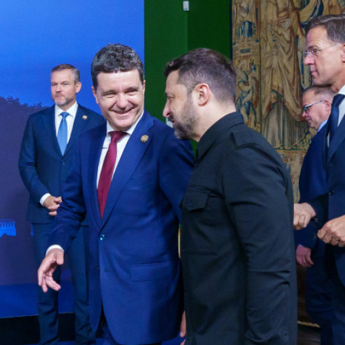 Nicușor Dan, aflat la Vilnius în cadrul Summitului B9 și al țărilor nordice, a avut o serie de întâlniri importante cu oficiali de rang înalt. Potrivit digi24.ro, el s-a întâlnit cu omologul său ucrainean, Volodimir Zelenski, și cu secretarul general al NATO, Mark Rutte. În discursul său pe platforma X, a menționat că România va continua sprijinul pentru Ucraina în conflictul declanșat de Rusia în 2022, subliniind curajul poporului ucrainean.