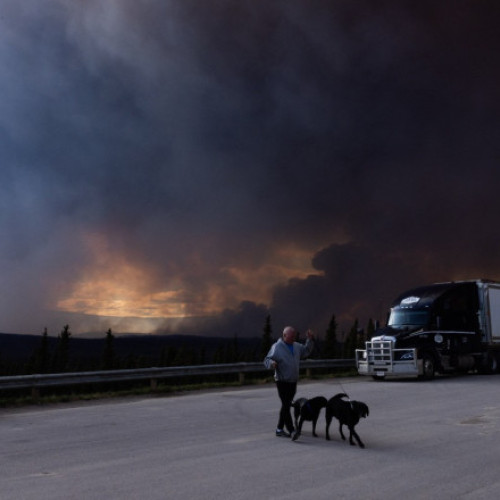 Fumul provenit din incendiile din Canada ajunge în Europa, anunță Copernicus