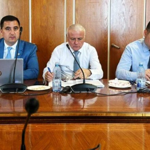 Deputatul liberal Dragoș Ciobotaru, conform jurnaldevrancea.ro, anunță că face parte din echipa Partidului Național Liberal care lucrează la programul de guvernare pentru perioada 2025-2028, fiind responsabil pentru componenta „Administrație publică”. Acesta a menționat că documentul va fi finalizat în curând și va fi prezentat publicului, cel mai probabil luni.