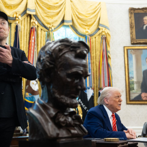 Donald Trump, foarte dezamăgit de Elon Musk după plecarea din administrație, potrivit CNN, a declarat că relația lor s-a încheiat și nu se va mai reveni la aceeași prietenie. Într-un interviu la Casa Albă, fostul președinte american și-a exprimat nemulțumirea față de decizia lui Musk de a renunța la poziția sa de consilier și despre criticile publice pe care le-a adus proiectului de lege privind reducerea taxelor, pe care îl consideră &quot;o abominatie dezgustătoare&quot;.