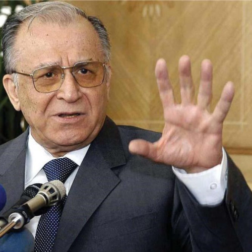 ion iliescu, fostul președinte al Romaniei, ajuns la spital