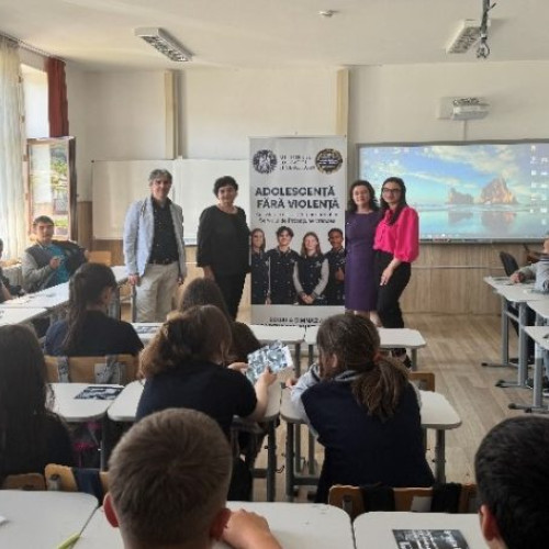 activitatea &quot;adolescenta fara violenta&quot; la scoala gimnaziala aurel iancu racoasa