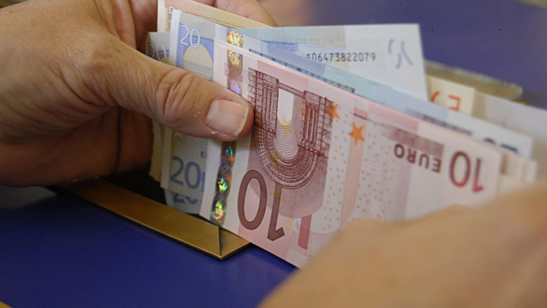 O bandă de hoți de origine română și iraniană, destructurată în Spania. Foloseau escrocheria „colecționarului de bancnote”