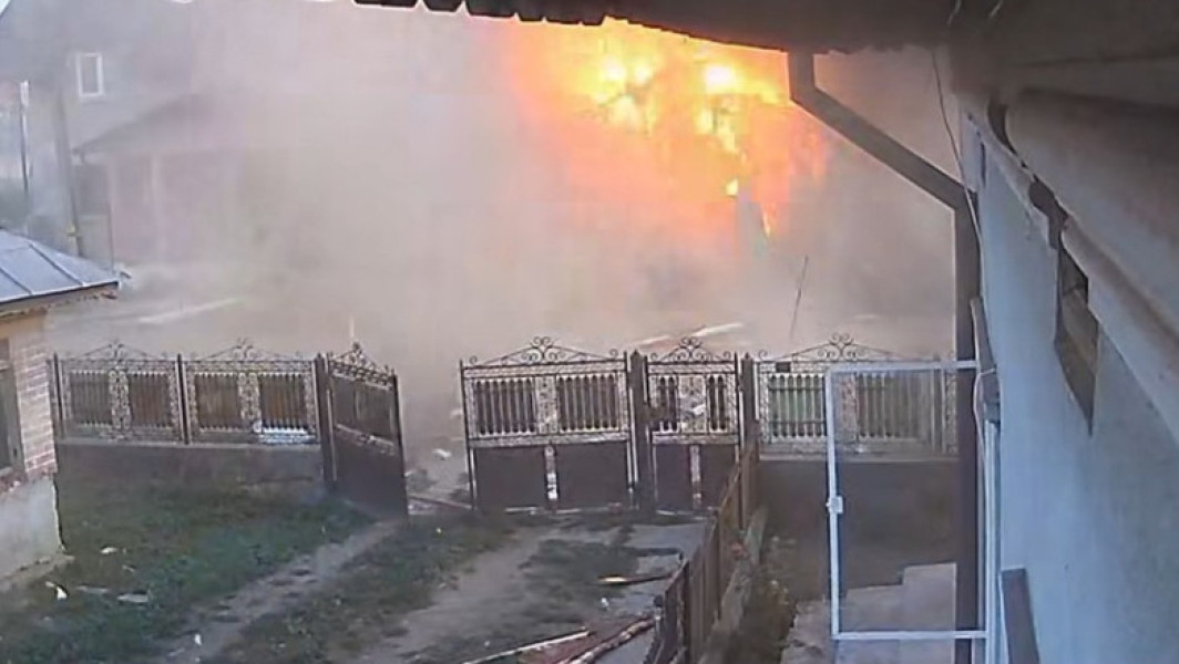 Video Momentul în care o explozie distruge un magazin din comuna dâmbovițeană Mogoșani, sat Cojocaru: nu există victime