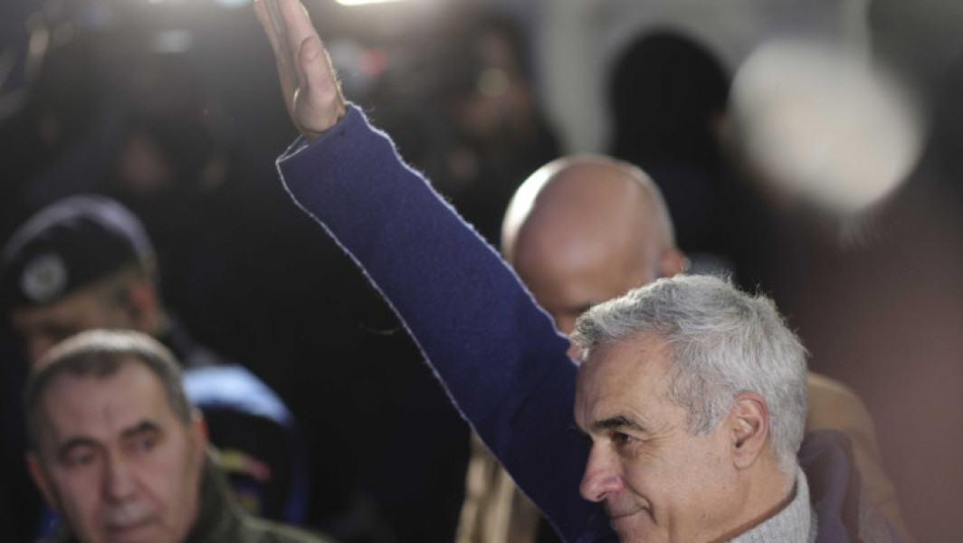 Zeci de oameni la Parchetul General, unde se află Călin Georgescu. Jandarmeria: Protestul „nu respectă normele legale de organizare”