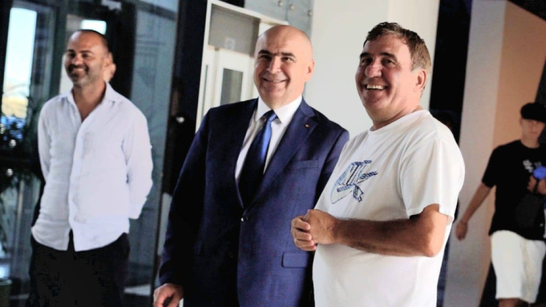 Premierul Bolojan, în vizită-surpriză la Academia Hagi și baza sportivă Farul