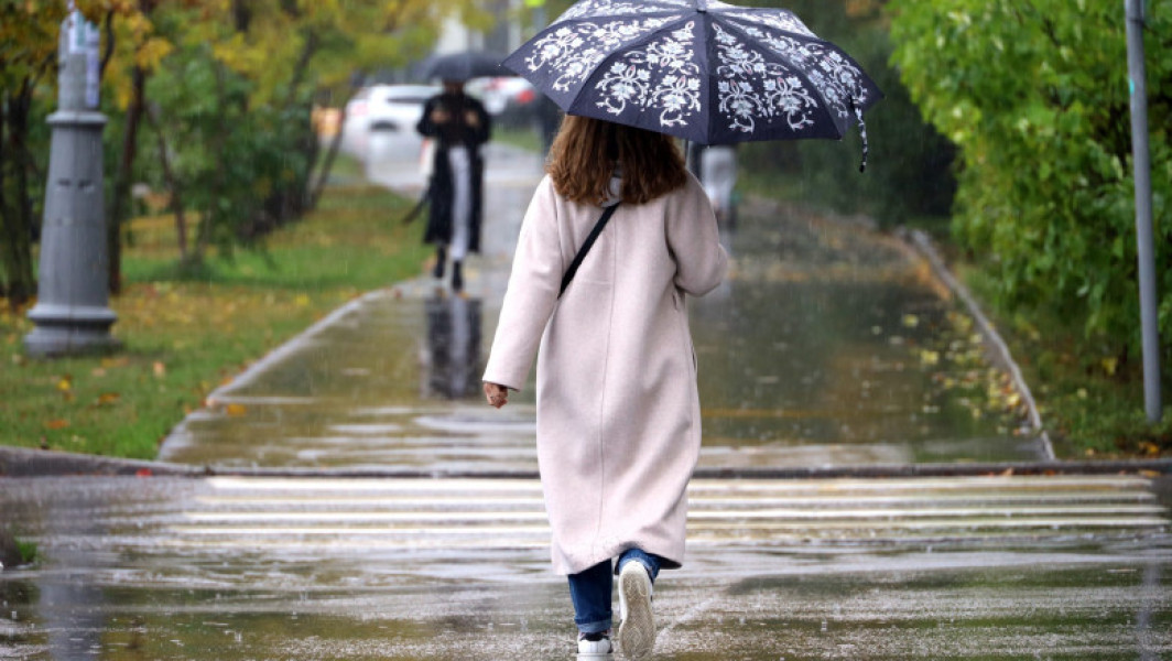 Cod galben de instabilitate atmosferică în 17 județe, apoi încălzire săptămâna viitoare