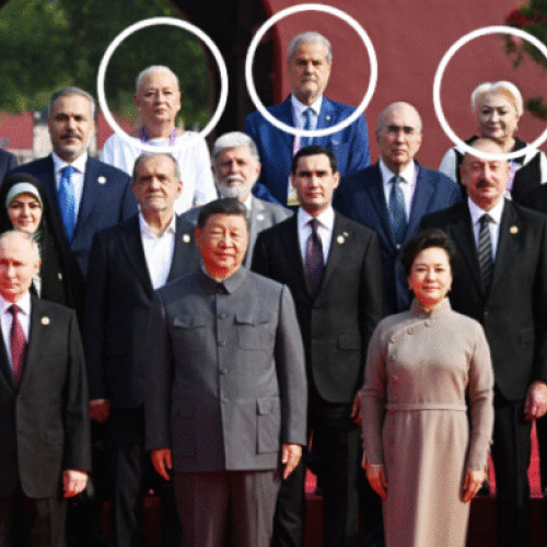 Adrian Năstase și Viorica Dăncilă participă la parada din Beijing
