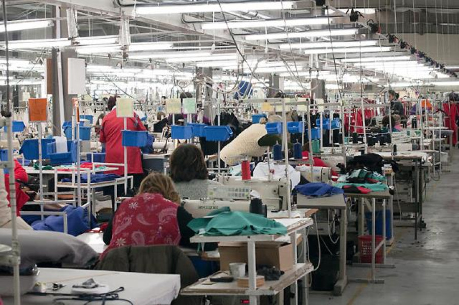 Industria textilă din România pierde mii de locuri de muncă
