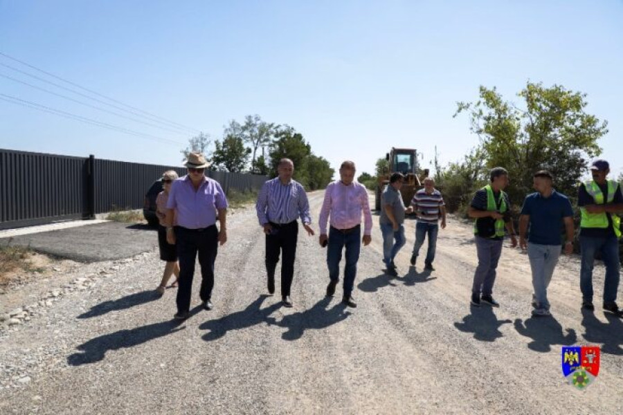 Nicușor Halici supraveghează lucrările la două drumuri județene din Vrancea