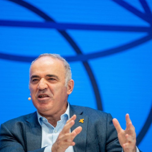 Kasparov critică dur poziția lui Nicușor Dan privind zona no-fly deasupra Ucrainei