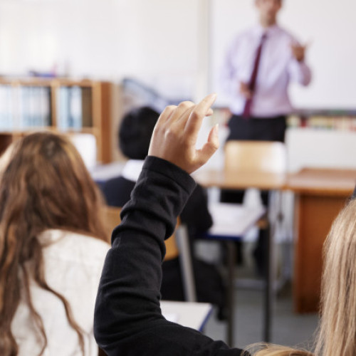 Școlile italiene stabilesc reguli stricte pentru ținuta elevilor în noul an școlar