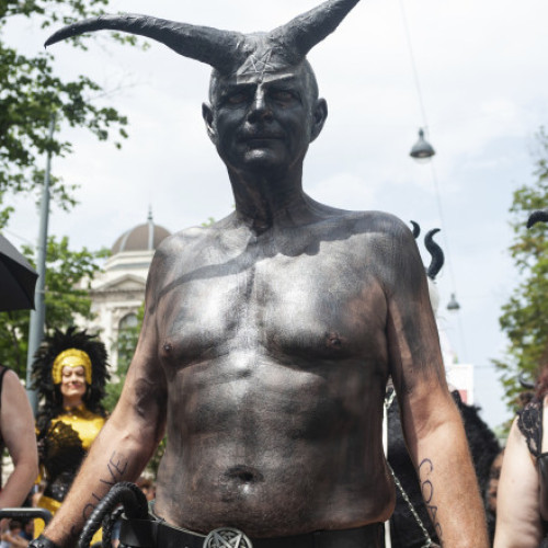 Rusia recrudează măsurile împotriva mișcării sataniste internaționale și comunității LGBT