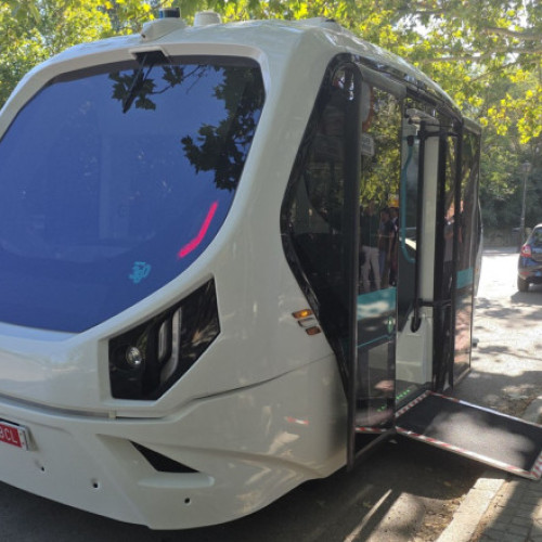 Madrid introduce primul autobuz autonom fabricat în Spania în parcul Casa de Campo