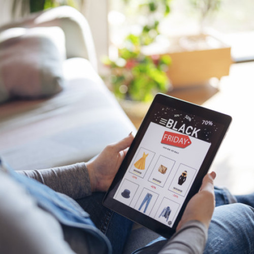 Black Friday 2025 începe în România pe 7 noiembrie cu reduceri extinse