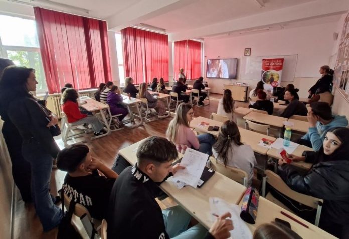 Proiectul „Conectează-te la Viață” a continuat discuțiile deschise în liceele din Vrancea