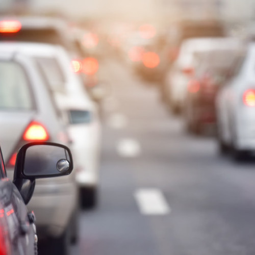 Ce tip de mașină și-ar cumpăra românii dacă ar avea bani suficienți, potrivit unui sondaj