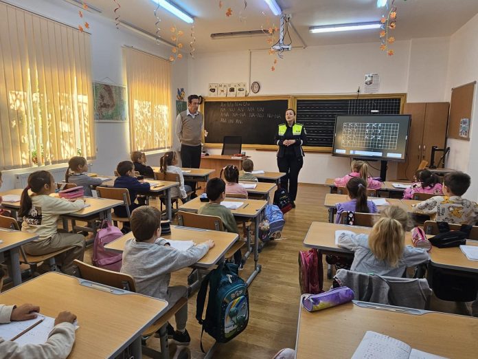 Polițiștii din Vrancea au organizat activități preventive în școli în cadrul programului „Școala Altfel”