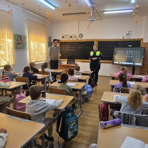 Polițiștii din Vrancea au organizat activități preventive în școli în cadrul programului „Școala Altfel”