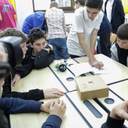 Copiii din Vrancea învață robotică și imprimare 3D prin proiectul Robo Tech pentru viitor